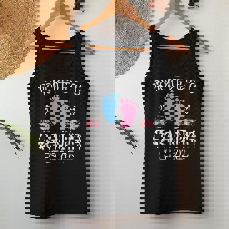 Promoted To Grandma 2025Oon To Be Grandma 母の日 2025 レディースタンクトップ 面白い贈り物