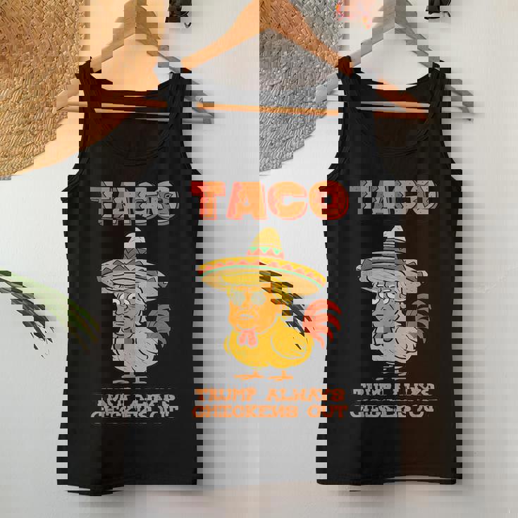 Taco Trump Always Chickens Out レディースタンクトップ 面白い贈り物