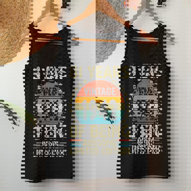 ヴィンテージ 1942 81 歳男性女性面白い誕生日アパレル レディースタンクトップ 面白い贈り物