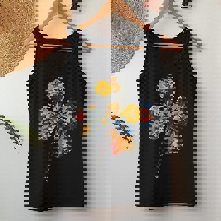 四つ葉のクローバーのシルエット 花 植物 花柄 レディースタンクトップ 面白い贈り物