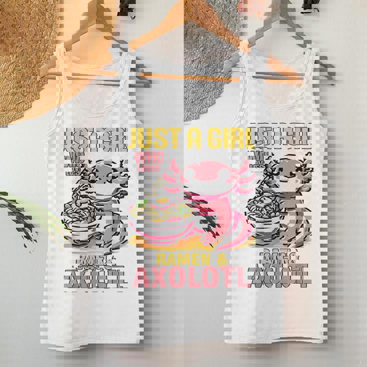 Just A Girl Who Loves Ramen And Axolotl Pink Kawaii Axolotl レディースタンクトップ 面白い贈り物