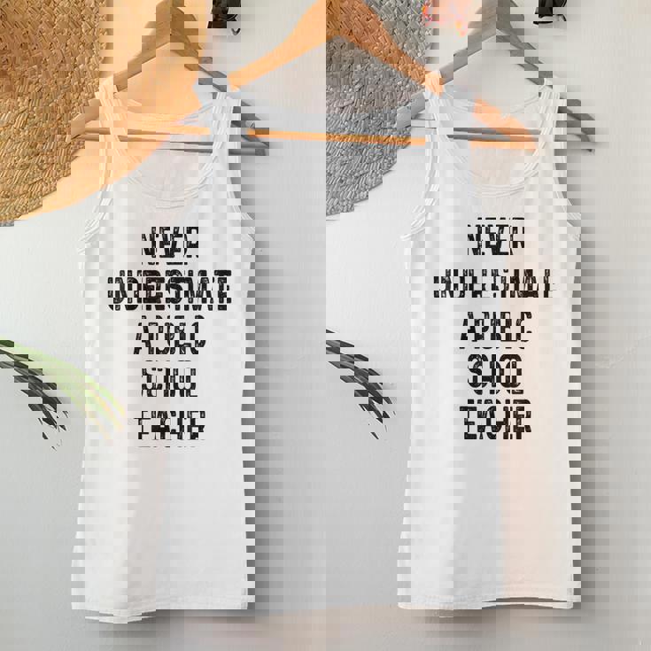 Never Underestimate A Publicchool Teacher Motivational レディースタンクトップ 面白い贈り物