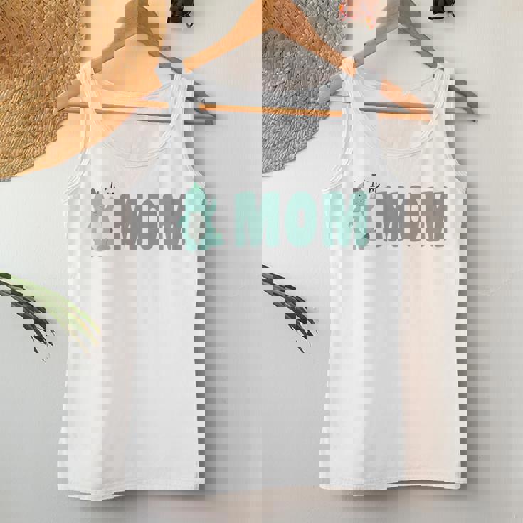 恐竜 かわいい 恐竜好き 家族 お揃い 親子ペア 親子コーデ 家族写真 お母さん 母 はは ママ I'm Mom レディースタンクトップ 面白い贈り物