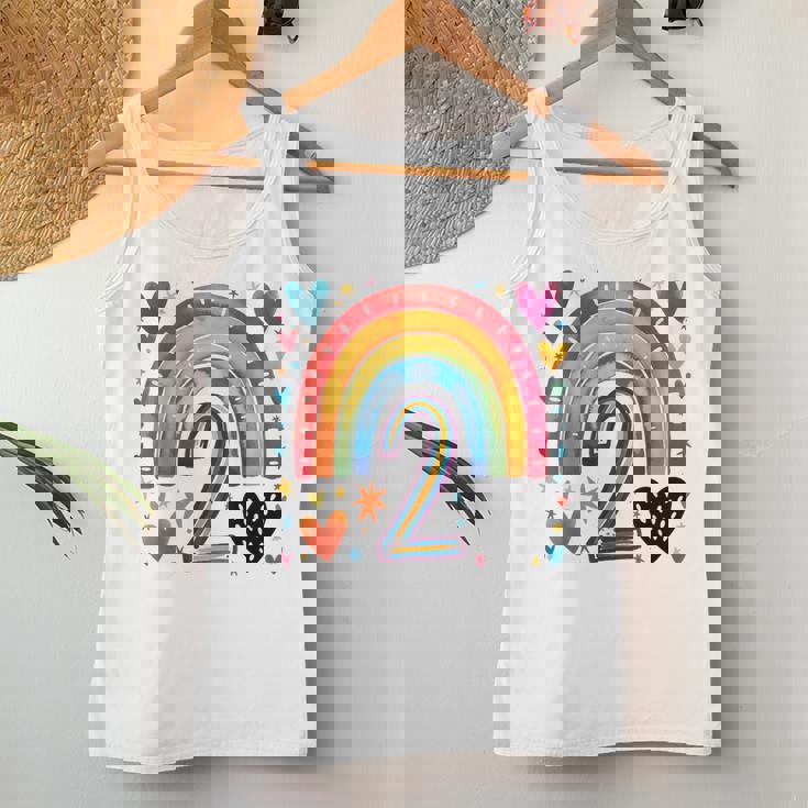 私はもう2歳 女の子のためのかわいいレインボーバースデーデザイン レディースタンクトップ 面白い贈り物