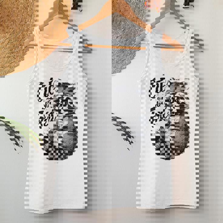 野生の女の子の夏の面白いミームかわいいけど野生のアライグマ休暇 レディースタンクトップ 面白い贈り物