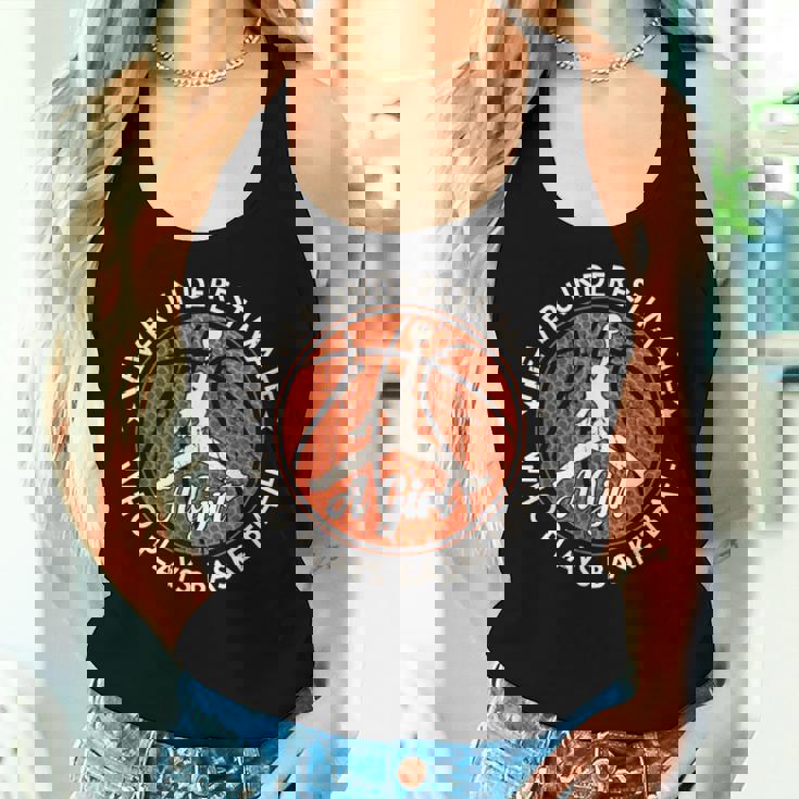 Basketball Never Underestimate A Girl Who Plays Basketball レディースタンクトップ 彼女への贈り物