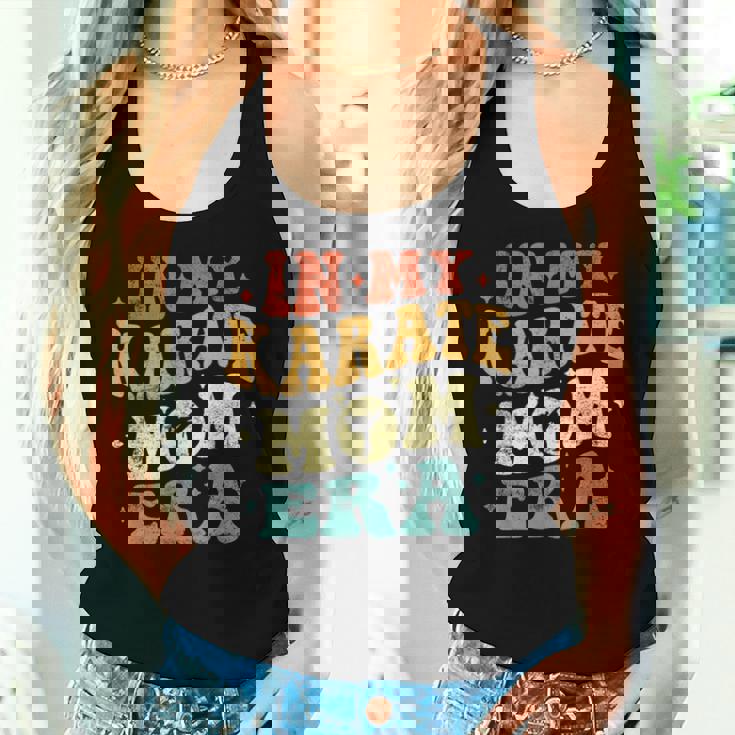 In My Karate Mom Era 面白い 空手 ママ ヴィンテージ 母の日 レディースタンクトップ 彼女への贈り物