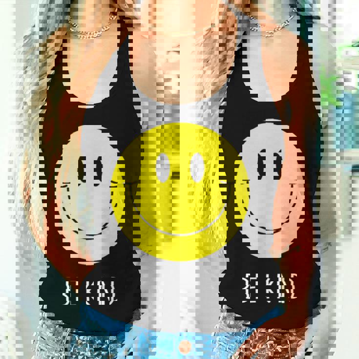 Be Kind かわいい イエロー スマイル フェイス シャツ スマイル フェイス ハピネス レディースタンクトップ 彼女への贈り物