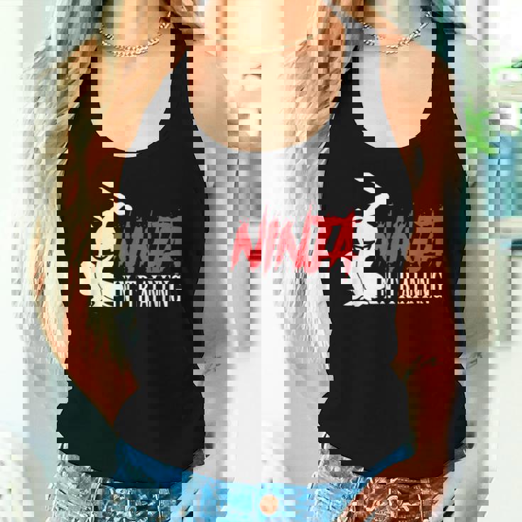 Ninja In Training 面白い忍者誕生日ギフト 男性 女性 子供 レディースタンクトップ 彼女への贈り物