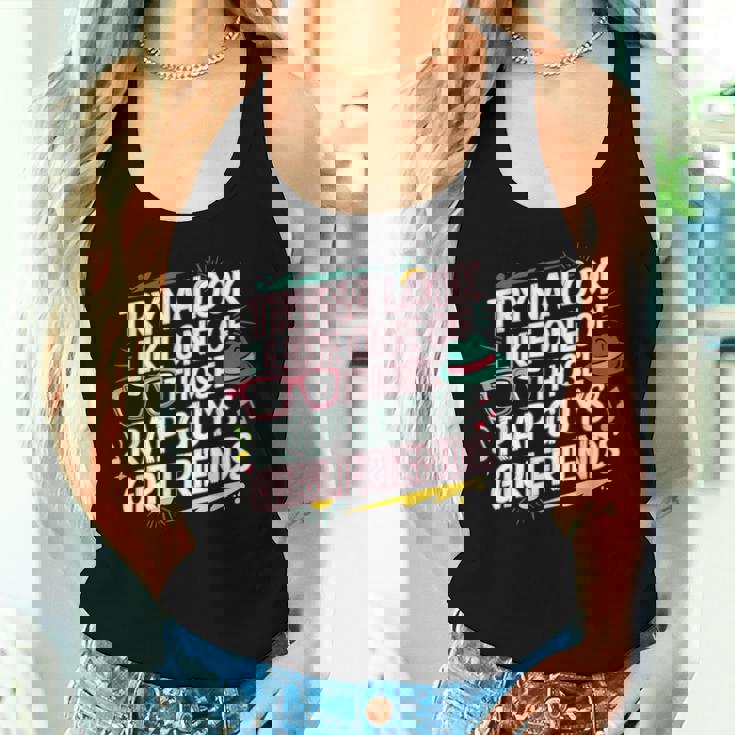 Tryna Look Like One Of Those Rap Guys Girlfriends レディースタンクトップ 彼女への贈り物