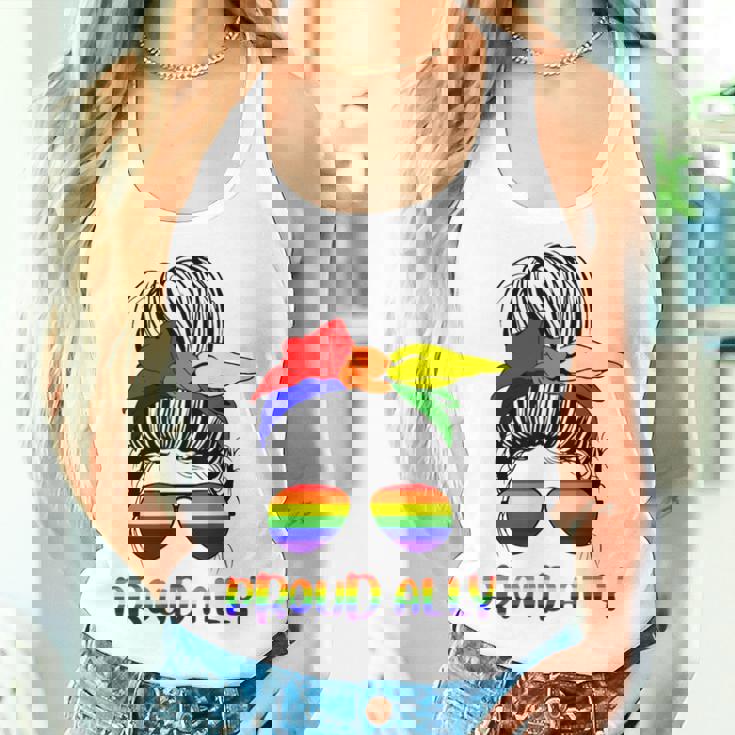 Messy Bun Proud Ally Pride Flag Love Lgbt レインボー サングラス レディースタンクトップ 彼女への贈り物