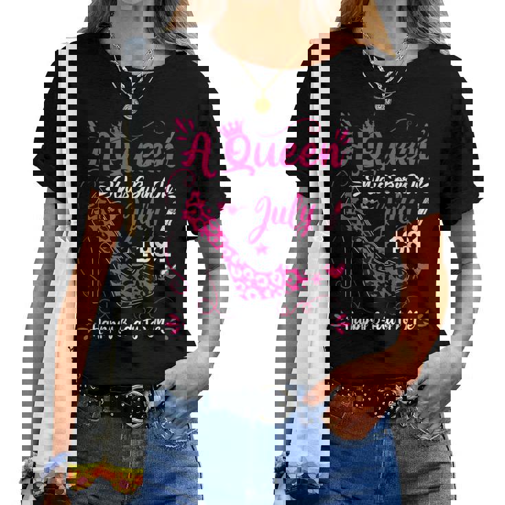 43歳の誕生日 ハイヒール A Queen Was Born In 7月 1981 レディースTシャツ