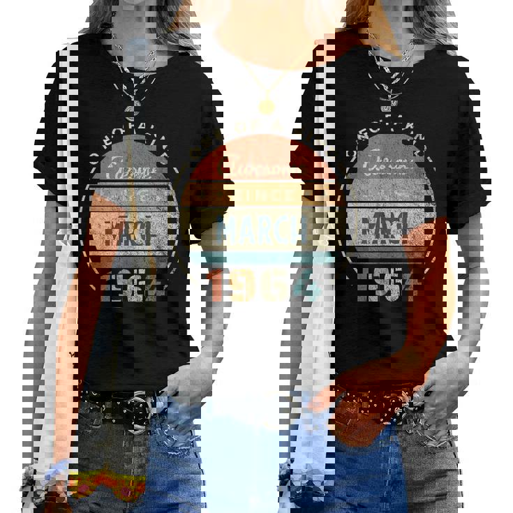 60歳の誕生日ギフト 男性 女性 60歳 3月 1964 レディースTシャツ