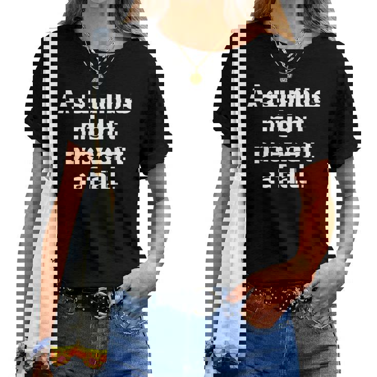 Atumble Might Prevent A Fall 小さな失敗は大きな失敗を防ぐ 英語 文字入り 格言 レディースTシャツ