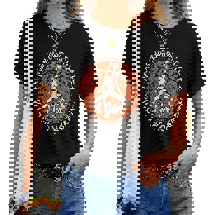 Basketball Never Underestimate A Girl Who Plays Basketball レディースTシャツ