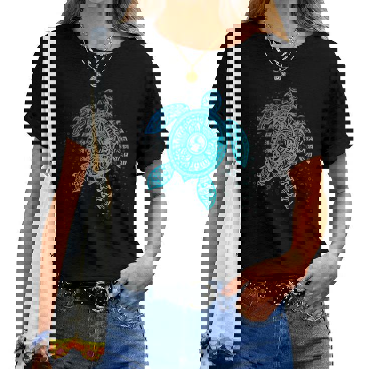 Boho Tiki ティールウミガメ 気泡付き 亀 レディースTシャツ