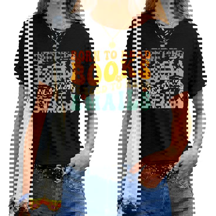 Groovy Born To Read 本 強制的に読む メール 読書 レディースTシャツ