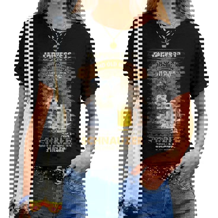 Happiness Is An Old Man With A Beerchnauzeritting Near Near レディースTシャツ