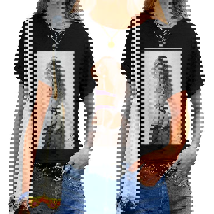 Hot Girl On 男性用 紫のセクシーなモデル レディースTシャツ