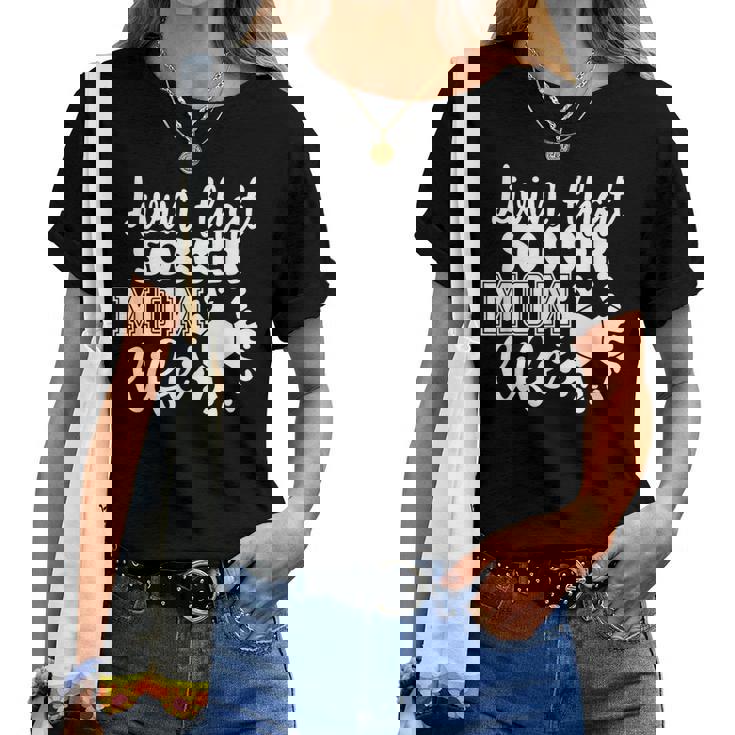 Livin' Thatoccer Mom Life ファニースポーツ 母の日 レディースTシャツ