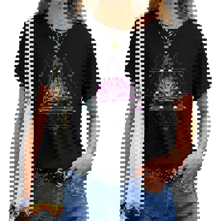 Lotus Floweracred Geometry Yoga Meditationpiritual Zen レディースTシャツ