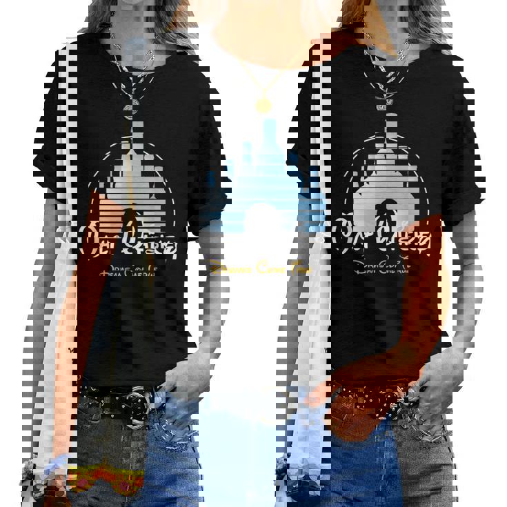 Malt Whiskey Dreams Come True 面白いしゃれパロディtシャツ レディースTシャツ