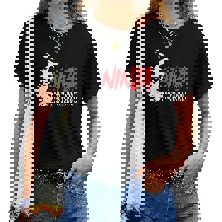 Ninja In Training 面白い忍者誕生日ギフト 男性 女性 子供 レディースTシャツ