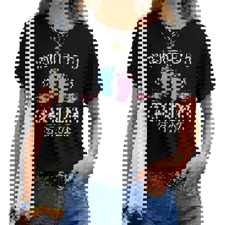 Promoted To Grandma 2025Oon To Be Grandma 母の日 2025 レディースTシャツ