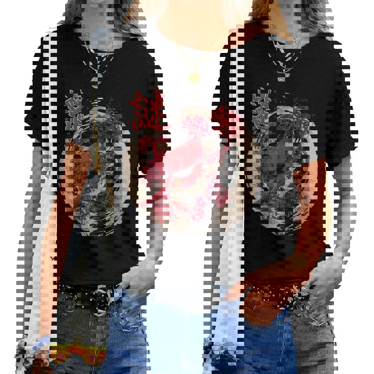 Redpider Lily の 彼岸花 または ヒガンバナ と 日本の天狗の面 の グラフィック レディースTシャツ