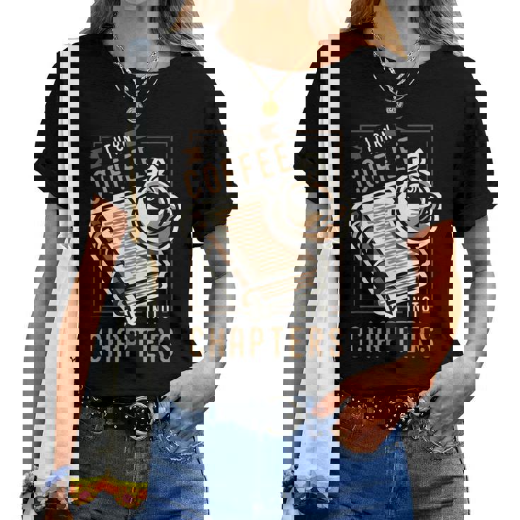 I Turn Coffee Into Chapters 本の虫 読書 レディースTシャツ