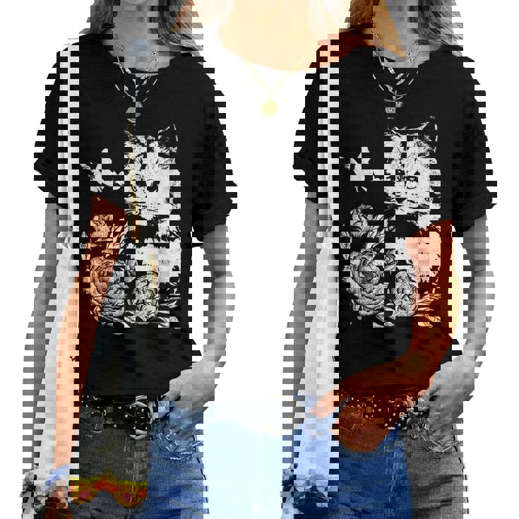 バラと蝶の猫、花柄 レディースTシャツ