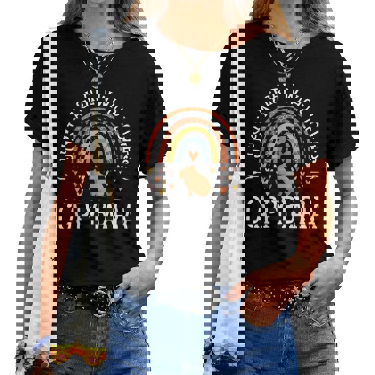レインボー カピバラシャツ ガールズ Just A Girl Who Loves Capybara レディースTシャツ