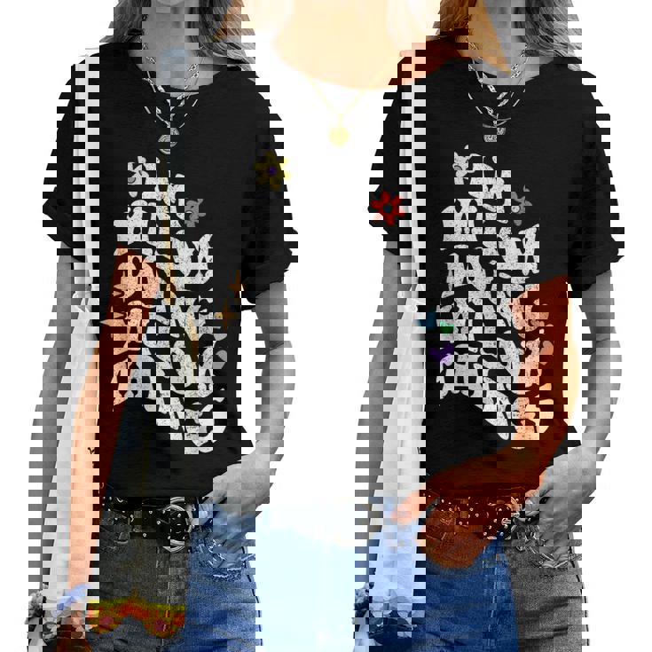 レトロ Groovy Im Wilow Doing Wilow Things おもしろ 母の日 レディースTシャツ