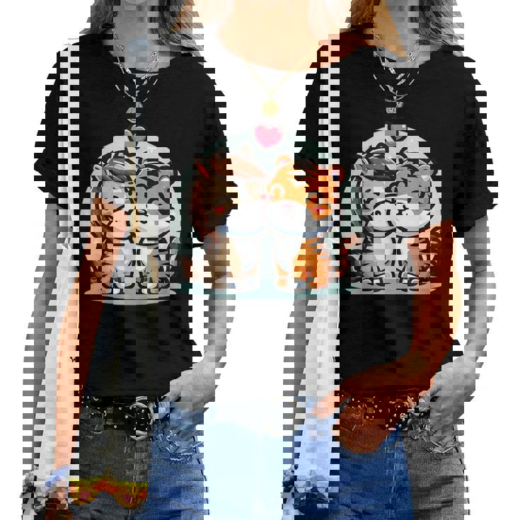 ローの馬と虎を抱きしめる Cuddling Horse And Tiger In Love レディースTシャツ