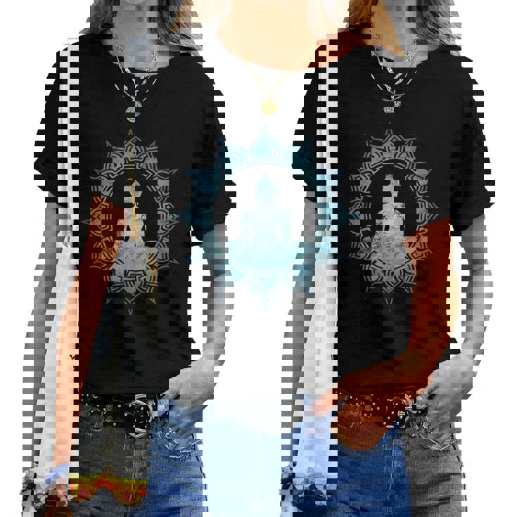 仏 瞑想 チャクラ 蓮の花 仏教 ヨガ レディースTシャツ