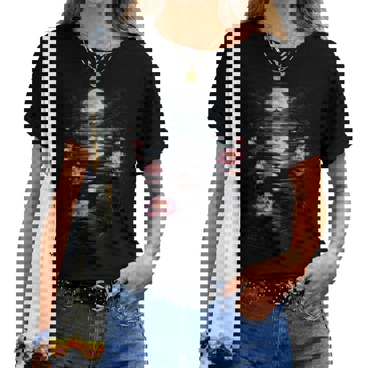 蓮の花 日本の月 反射 自然 恋人 デザイン レディースTシャツ