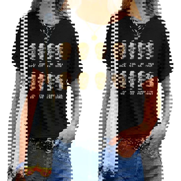 黒人白人男性女性リッチプアーパトリオットリベラル・スカル レディースTシャツ