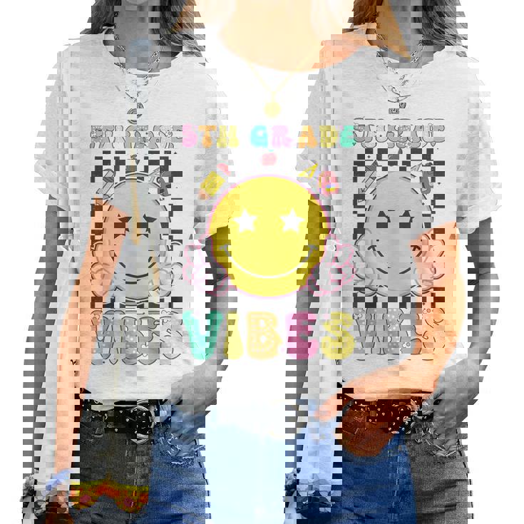 5Th Grade Vibes Girls Smile Face Back To School Fifth Grade Women T-shirt