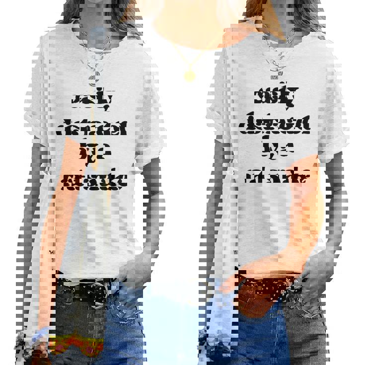 Easy Distracted By Anake Dad Mom Ratnake レディースTシャツ