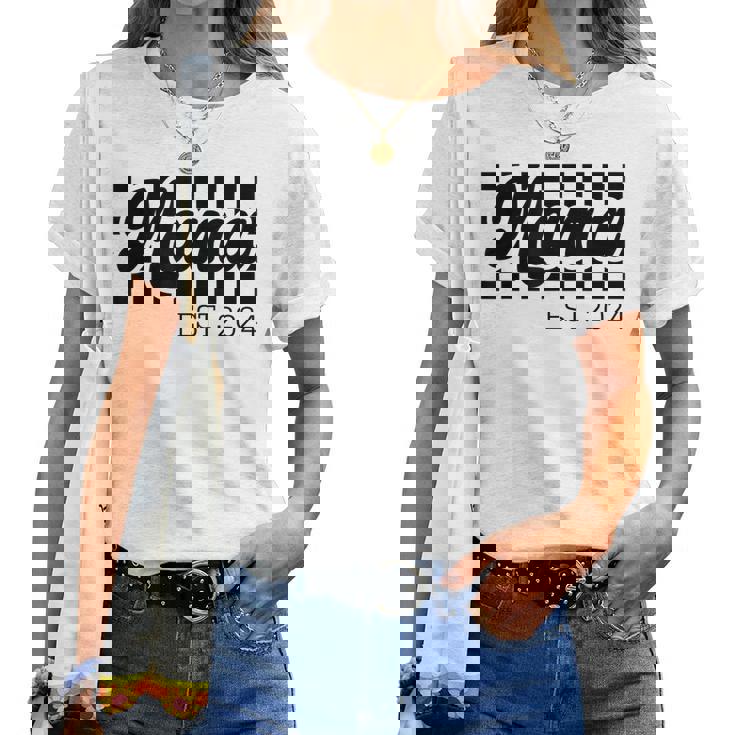 For New Mom Retro Checkered Mama Est 2024 Women T-shirt