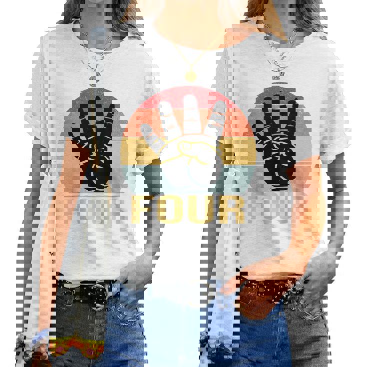 キッズ 4 歳の誕生日 4 つの指 私は 4 4 歳の男の子、女の子 レディースTシャツ