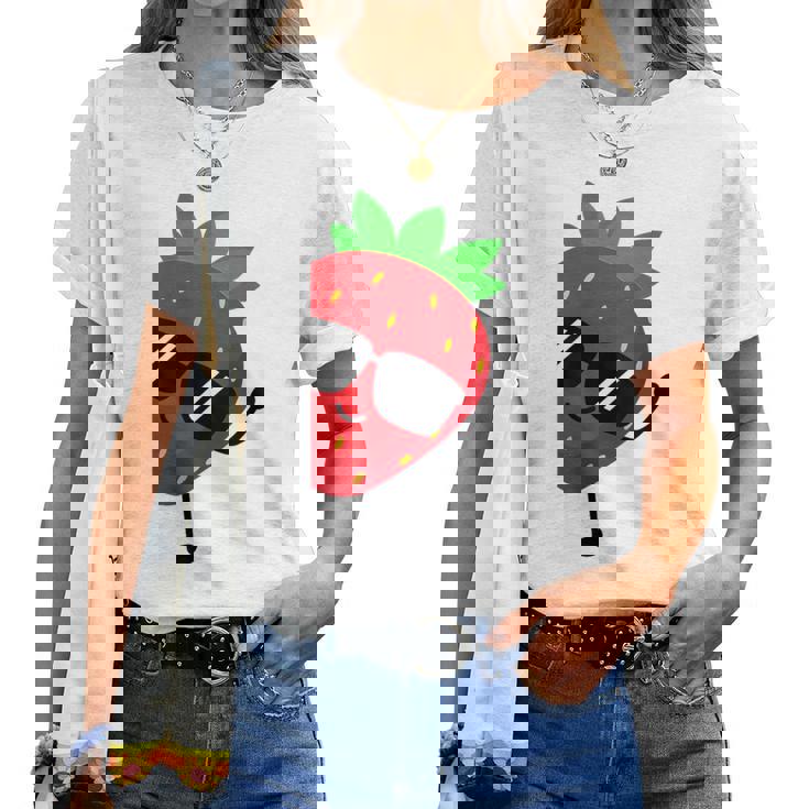 キッズストロベリーシャツ 男の子または女の子用 レディースTシャツ