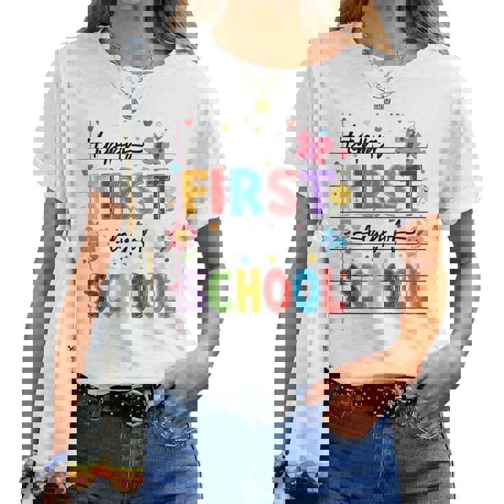 新学期 ハッピー 初日 学校 男の子 女の子 先生 レディースTシャツ