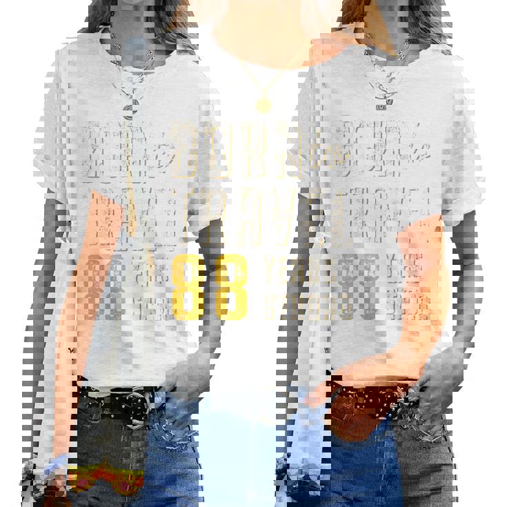 米寿祝い 旅行好き 父 母 男性 女性 88歳 レトロ おしゃれ 文字デザイン Born To Travel 長袖tシャツ レディースTシャツ