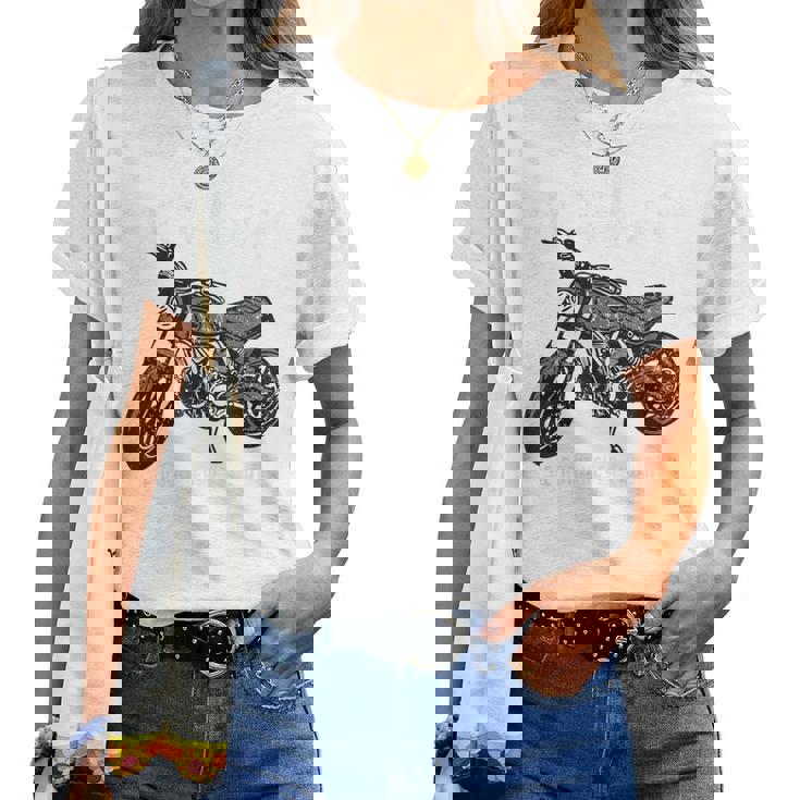 緑寿祝い バイク好き 車好き 父 男性 女性 クラシック 66歳 The Road Never Ends At 66 レディースTシャツ