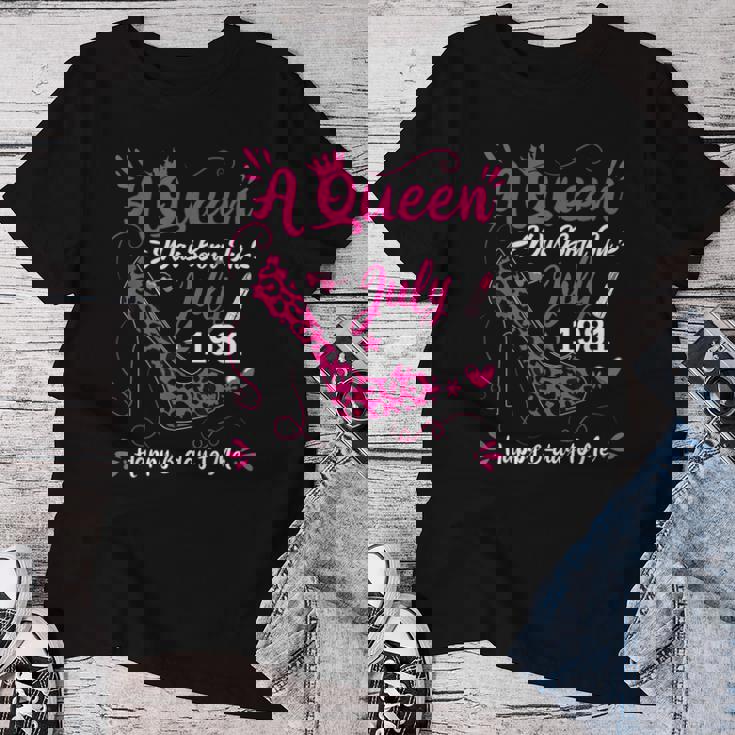 43歳の誕生日 ハイヒール A Queen Was Born In 7月 1981 レディースTシャツ 面白い贈り物