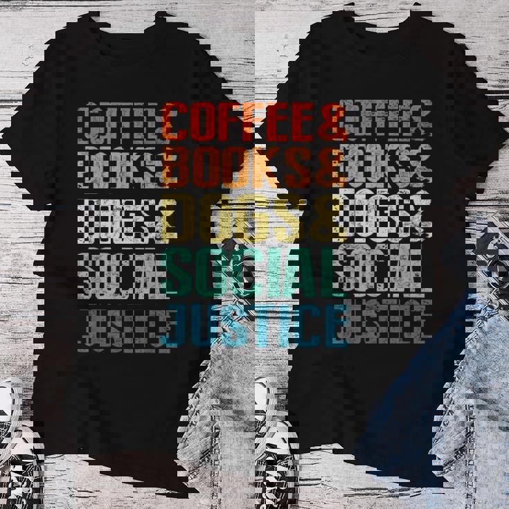 Coffee Books Dogsocial Justice レディースTシャツ 面白い贈り物