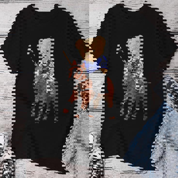 Cool Teddy Bear Playing Horse Polo Game Illustration Graphic レディースTシャツ 面白い贈り物