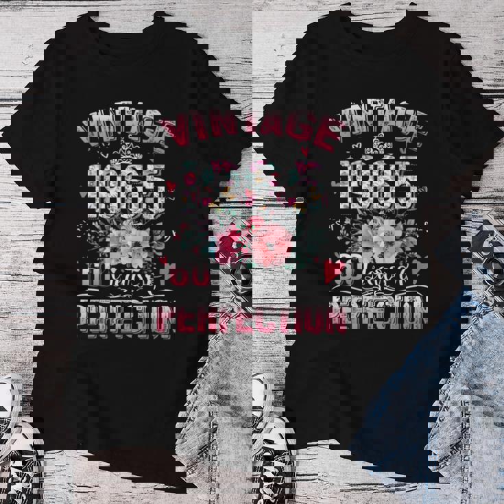 60Th B-Dayintage 1965 Floral 60 Years Of Perfection レディースTシャツ 面白い贈り物