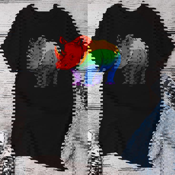 Lgbt 力強い虹色のサイ Rainbow Rhinoceros Graphic レディースTシャツ 面白い贈り物